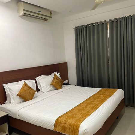 Kallada Sangeetha Hotels Thrissur Zewnętrze zdjęcie