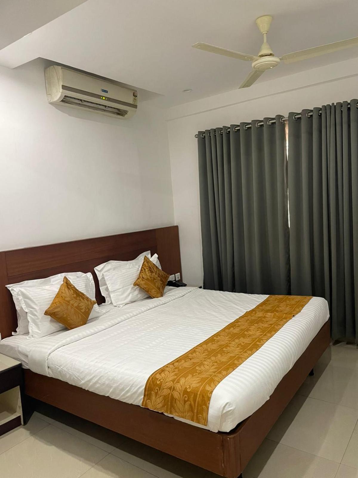 Kallada Sangeetha Hotels Thrissur Zewnętrze zdjęcie